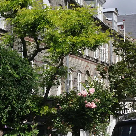 The Little First Metrostop From Central Station And Tivoli Guest house 2*